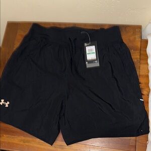 Under Armour Men’s Black Shorts Fitted